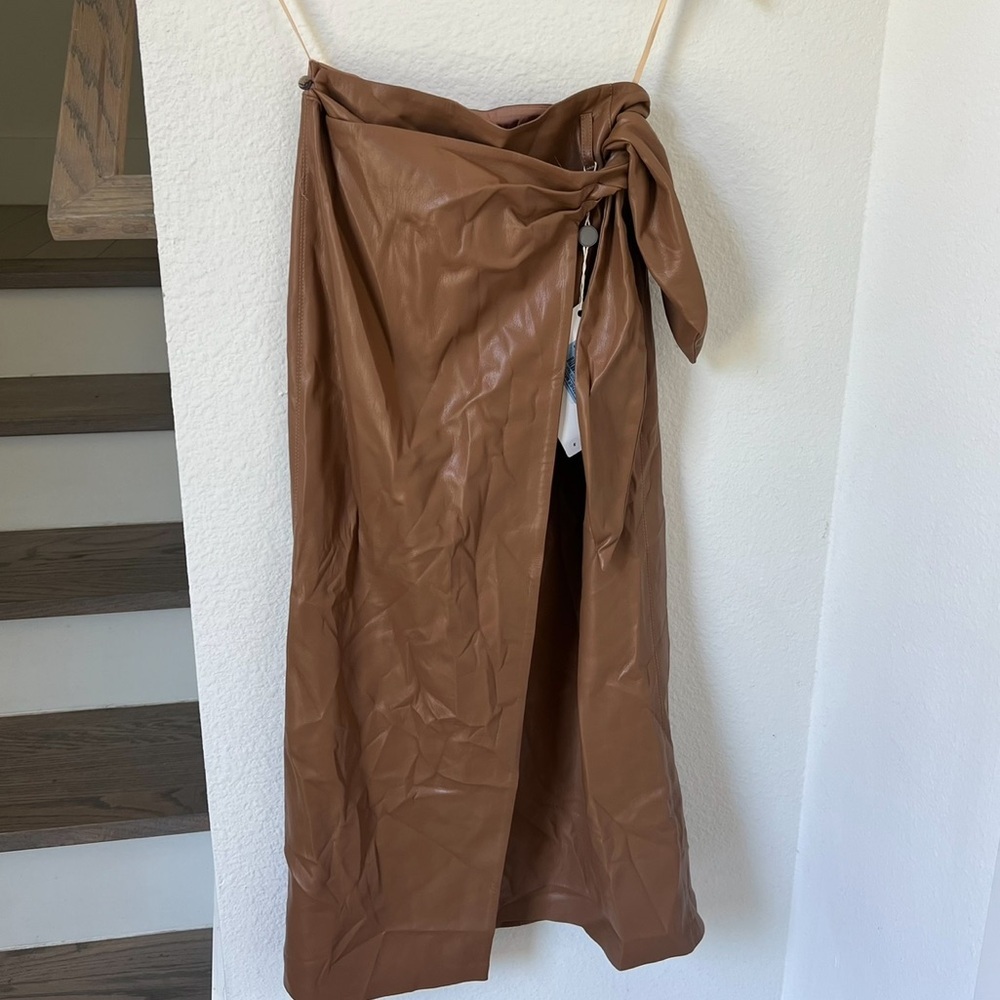 NWT Nanushka Amas Faux Leather Skirt in Camel Brown - Picture 2 of 6